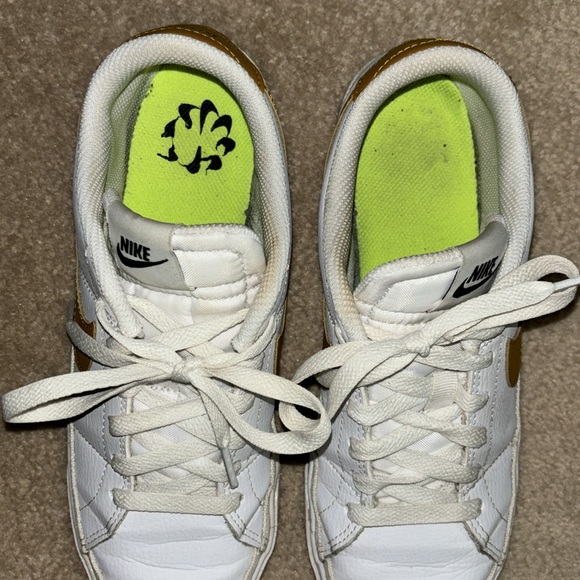 Women’s Nike Court Legacy - Picture 3 of 8